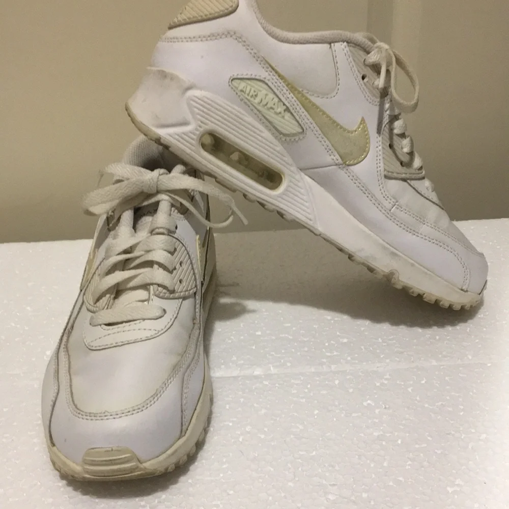 Nike Air Max kids lace up sneakers boys size 6Y